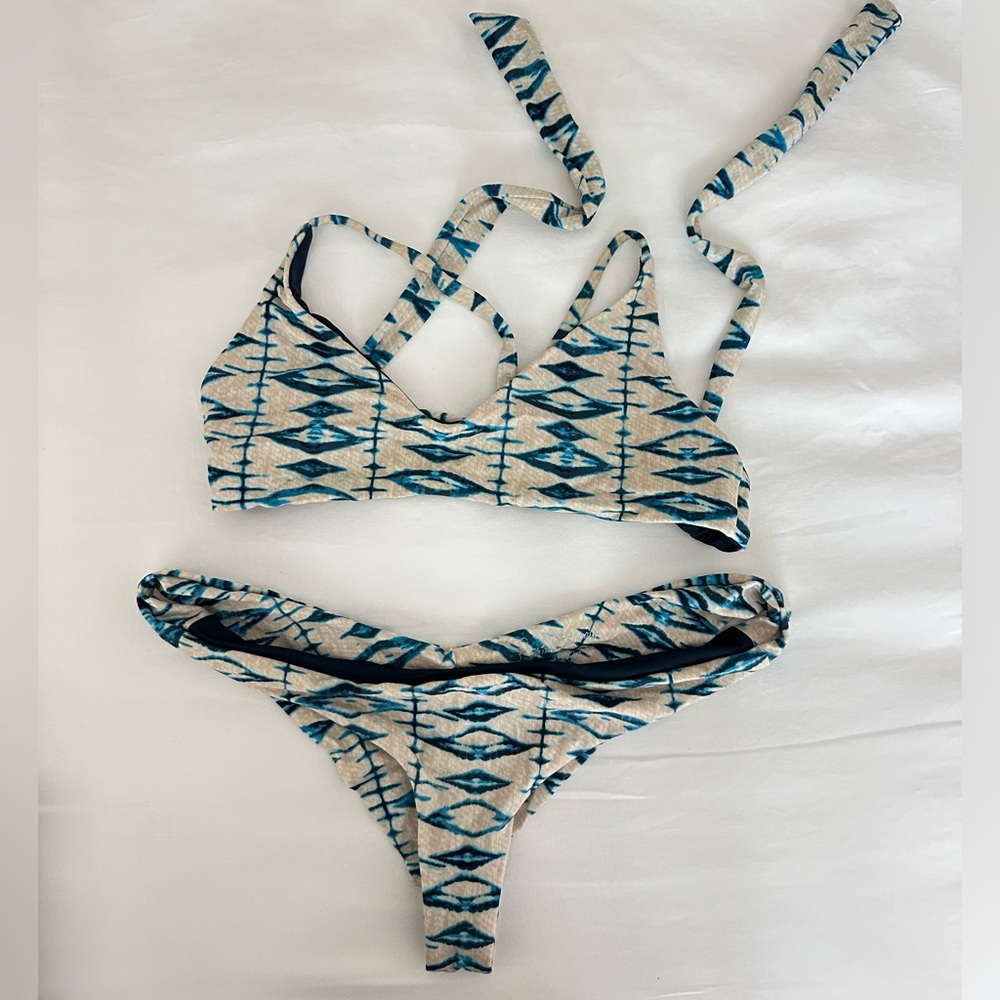 Frankie’s Bikinis Blue Lagoon Swimsuit Set, Small Top Small Bottom